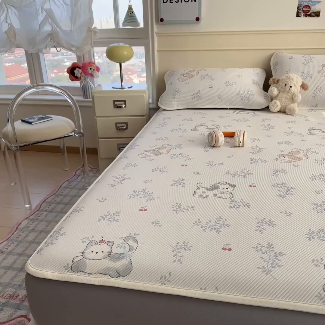 91家纺网 家纺一手货源 找家纺 几禾 2026新款卡通印花凉感凉豆豆凉席系列 樱桃泡泡狗--床笠款