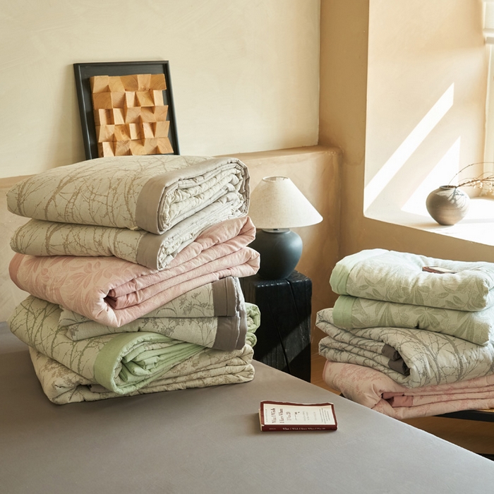 91家纺网 家纺一手货源 找家纺 晨曦家纺 2026春夏新款全棉纯棉水洗棉三层提花大豆夏被夏凉被空调被大豆夏被四件套 组合图仅供展示不可下单