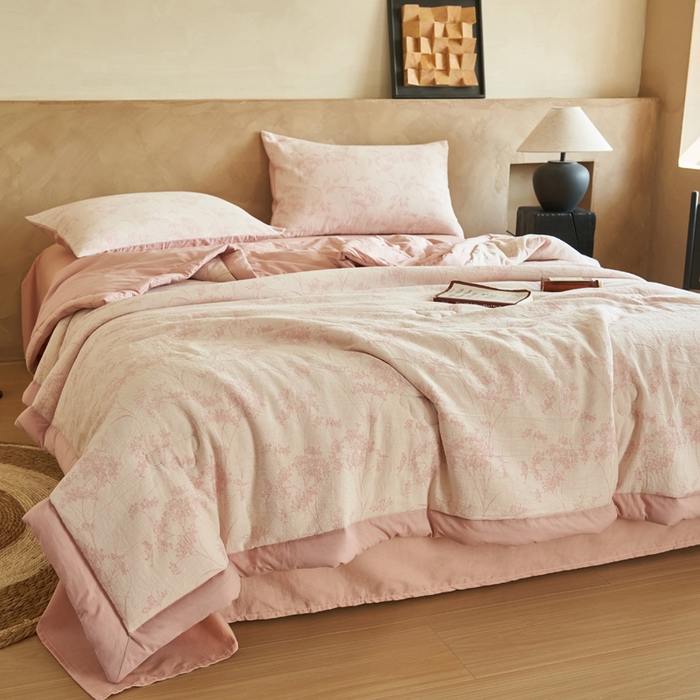 91家纺网 家纺一手货源 找家纺 晨曦家纺 2026春夏新款全棉纯棉水洗棉三层提花大豆夏被夏凉被空调被大豆夏被四件套 提花-枝繁豆沙