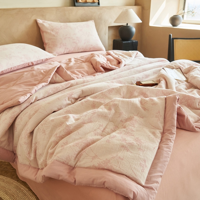 91家纺网 家纺一手货源 找家纺 晨曦家纺 2026春夏新款全棉纯棉水洗棉三层提花大豆夏被夏凉被空调被大豆夏被四件套 提花-枝繁豆沙