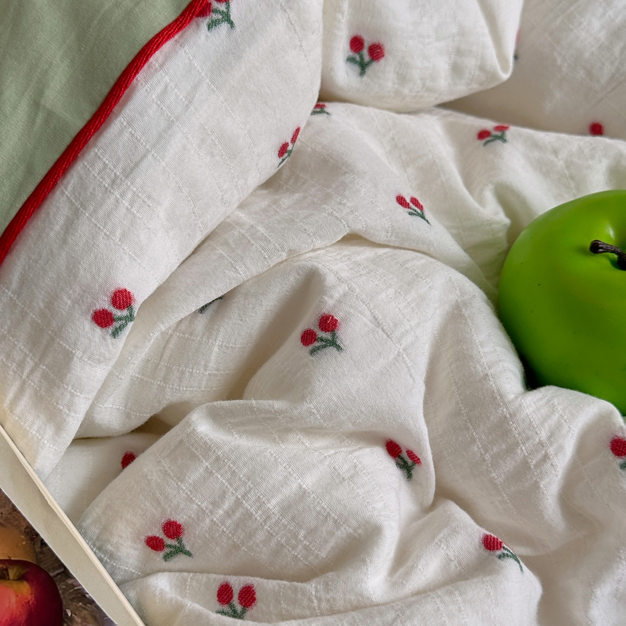 91家纺网 家纺一手货源 找家纺 艾咪-Amy ntmy 2026新款嵌条边全棉纯棉色织小提花四件套 嵌条款-樱桃