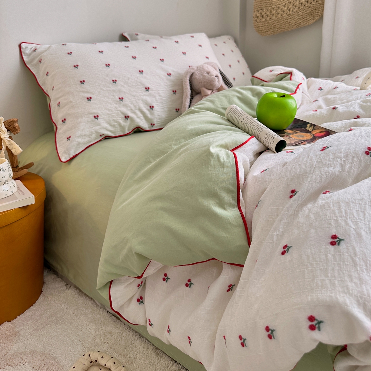 91家纺网 家纺一手货源 找家纺 艾咪-Amy ntmy 2026新款嵌条边全棉纯棉色织小提花四件套 嵌条款-樱桃