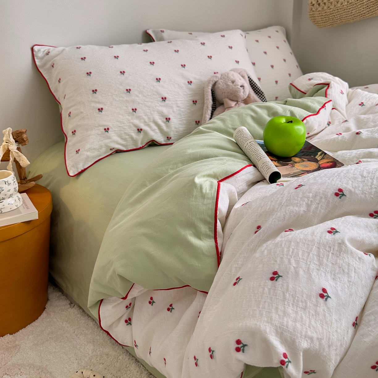 91家纺网 家纺一手货源 找家纺 艾咪-Amy ntmy 2026新款嵌条边全棉纯棉色织小提花四件套 嵌条款-樱桃