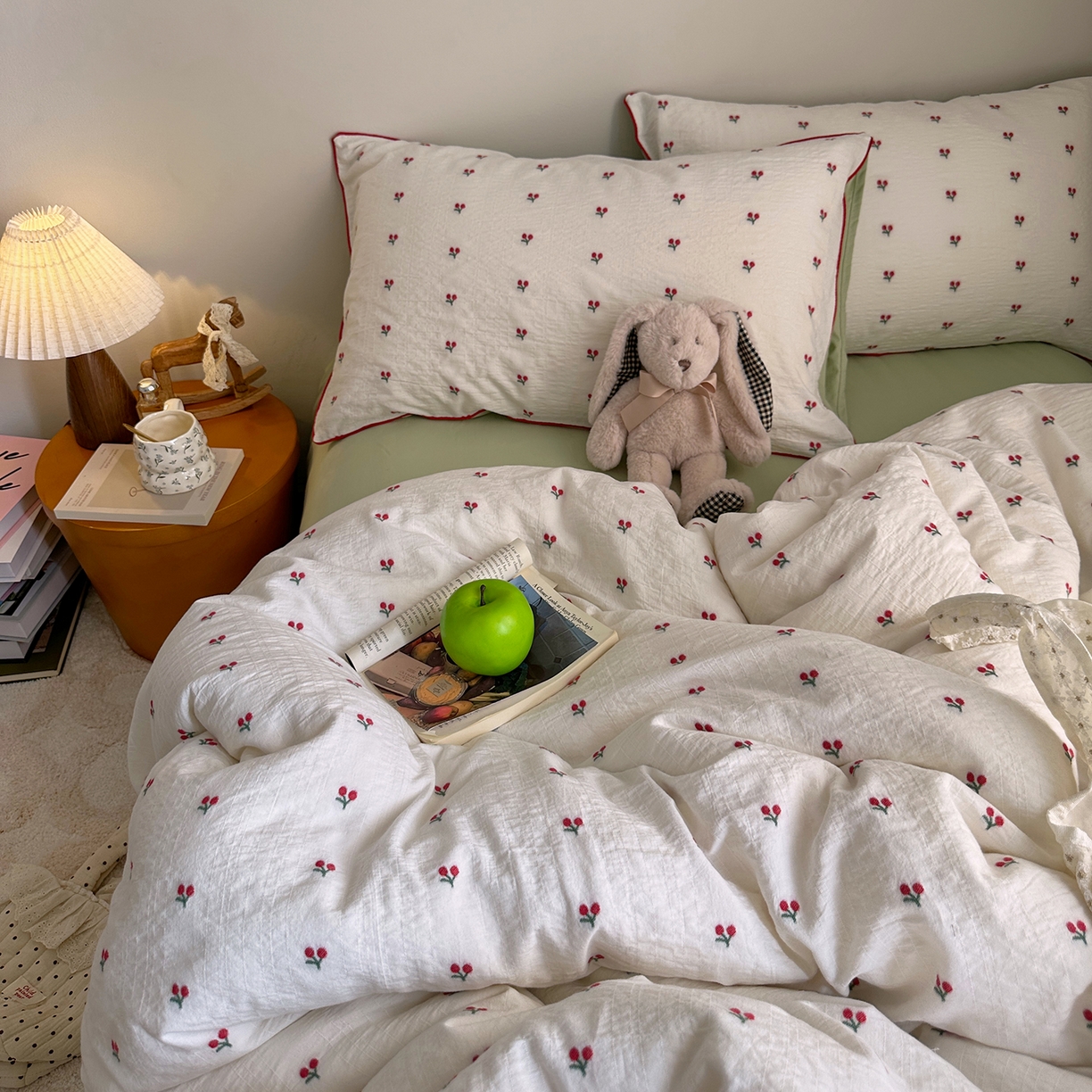 91家纺网 家纺一手货源 找家纺 艾咪-Amy ntmy 2026新款嵌条边全棉纯棉色织小提花四件套 嵌条款-樱桃