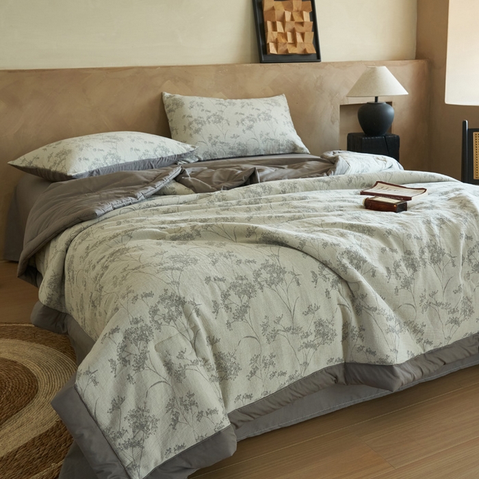 91家纺网 家纺一手货源 找家纺 晨曦家纺 2026春夏新款全棉纯棉水洗棉三层提花大豆夏被夏凉被空调被大豆夏被四件套 提花-枝繁灰