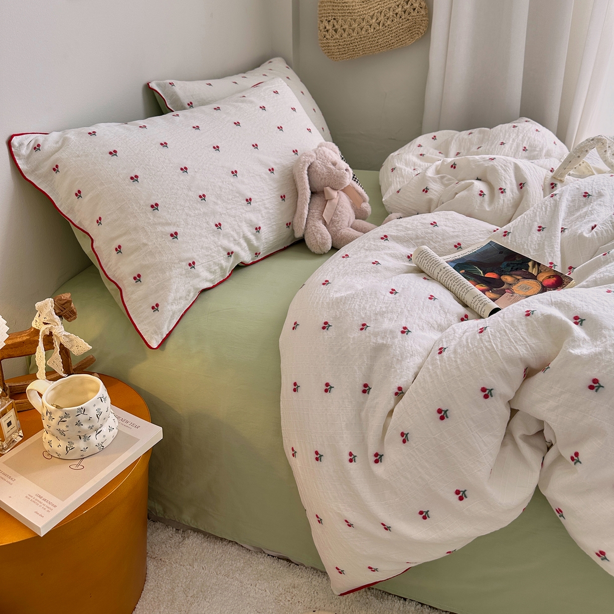 91家纺网 家纺一手货源 找家纺 艾咪-Amy ntmy 2026新款嵌条边全棉纯棉色织小提花四件套 嵌条款-樱桃