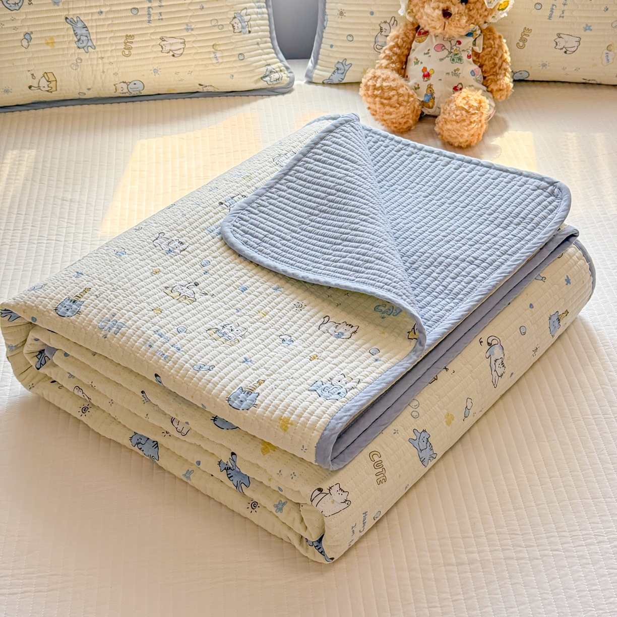 91家纺网 家纺一手货源 找家纺 雅萱家纺 2026新款双面全棉砂洗印花床盖三件套 可爱猫