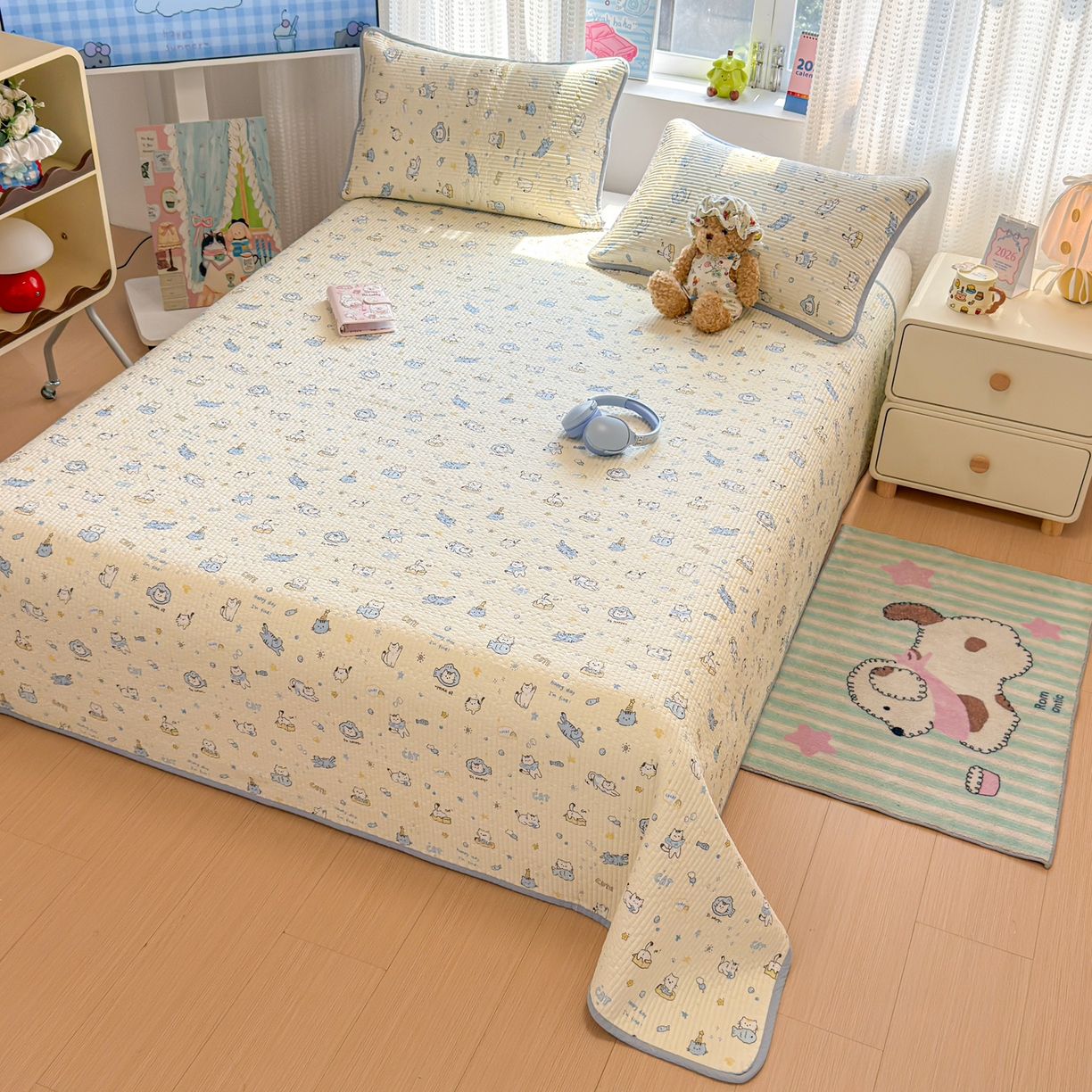 91家纺网 家纺一手货源 找家纺 雅萱家纺 2026新款双面全棉砂洗印花床盖三件套 可爱猫