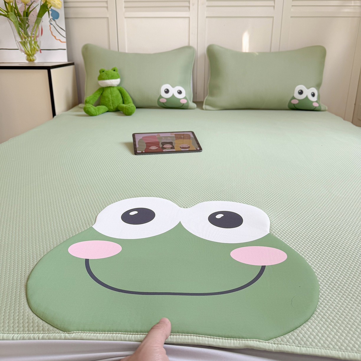 91家纺网 家纺一手货源 找家纺 （总）Sweet dreams甜梦 2026新款A类锦氨异性贴布高端豆豆凉席-场景2