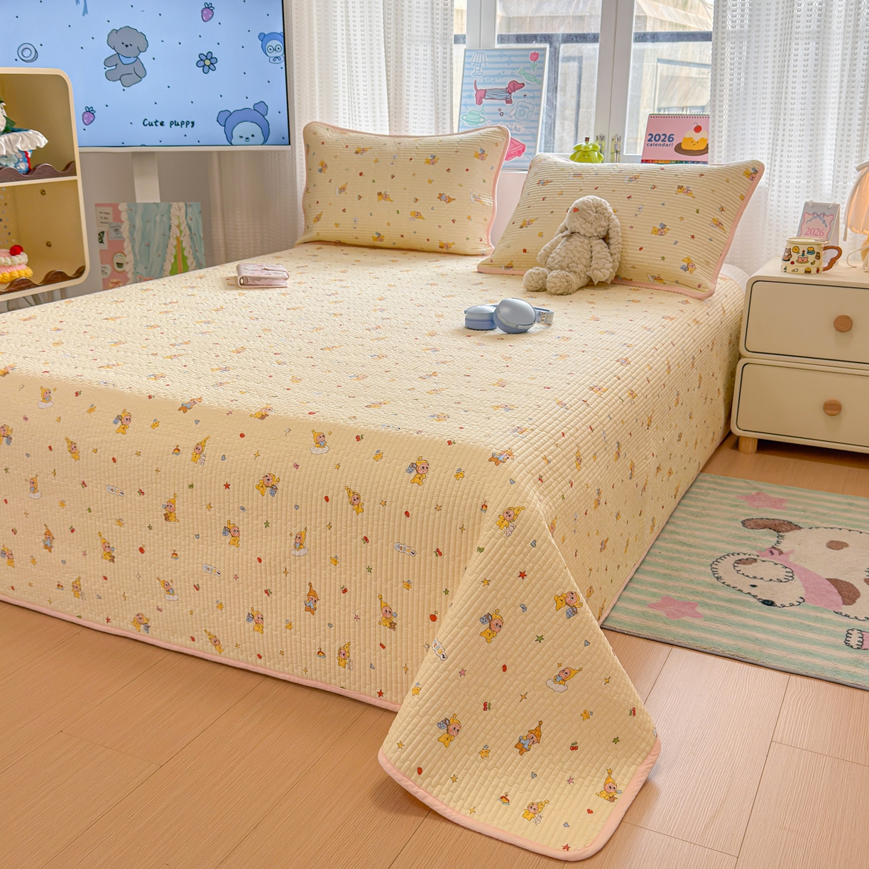 91家纺网 家纺一手货源 找家纺 雅萱家纺 2026新款双面全棉砂洗印花床盖三件套 可爱星人