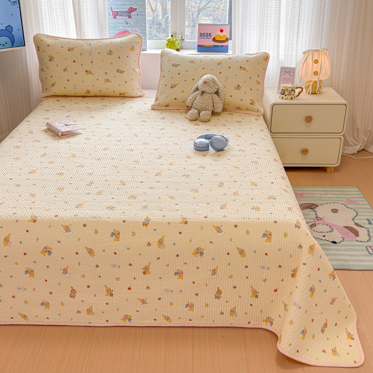 91家纺网 家纺一手货源 找家纺 雅萱家纺 2026新款双面全棉砂洗印花床盖三件套 可爱星人