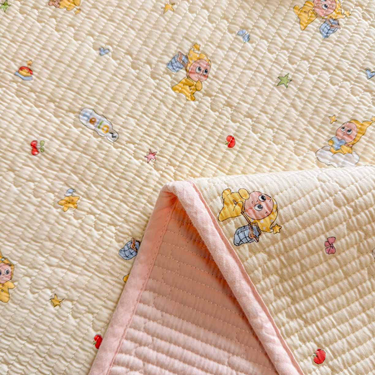 91家纺网 家纺一手货源 找家纺 雅萱家纺 2026新款双面全棉砂洗印花床盖三件套 可爱星人