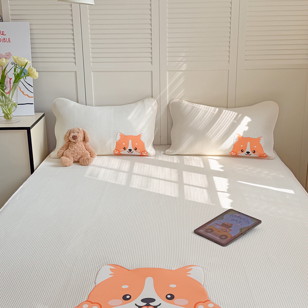 91家纺网 家纺一手货源 找家纺 Sweet dreams甜梦 2026新款A类锦氨异性贴布高端豆豆凉席-场景2 调皮狗