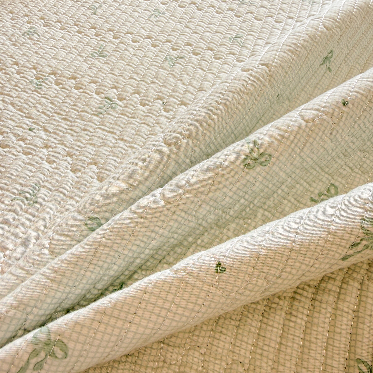 91家纺网 家纺一手货源 找家纺 雅萱家纺 2026新款双面全棉砂洗印花床盖三件套 绿格蝴蝶结