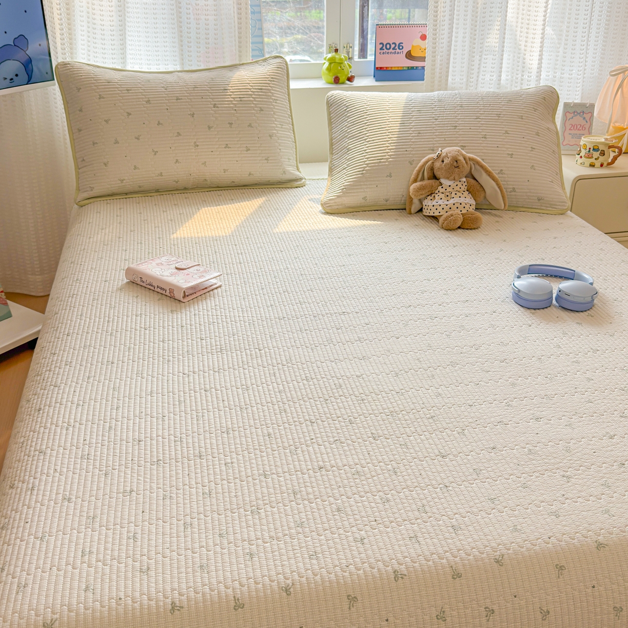 91家纺网 家纺一手货源 找家纺 雅萱家纺 2026新款双面全棉砂洗印花床盖三件套 绿格蝴蝶结