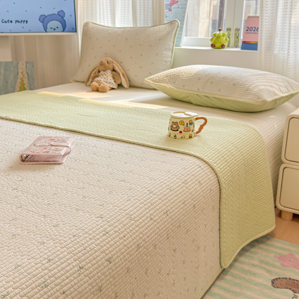 91家纺网 家纺一手货源 找家纺 雅萱家纺 2026新款双面全棉砂洗印花床盖三件套 绿格蝴蝶结