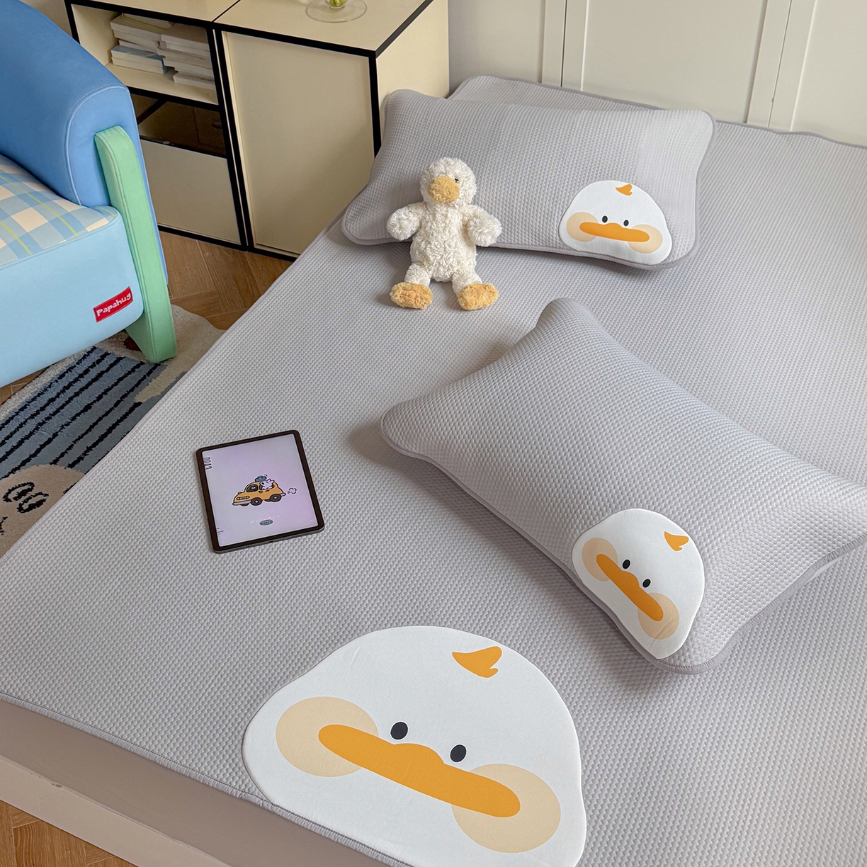 91家纺网 家纺一手货源 找家纺 Sweet dreams甜梦 2026新款A类锦氨异性贴布高端豆豆凉席-场景2 嘎嘎鸭