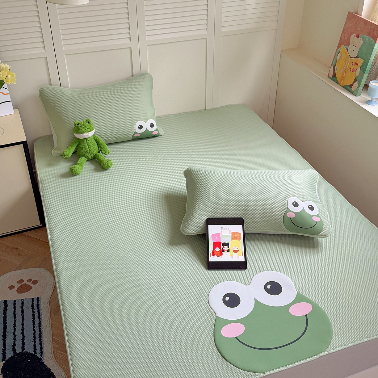 91家纺网 家纺一手货源 找家纺 Sweet dreams甜梦 2026新款A类锦氨异性贴布高端豆豆凉席-场景2 哈哈蛙