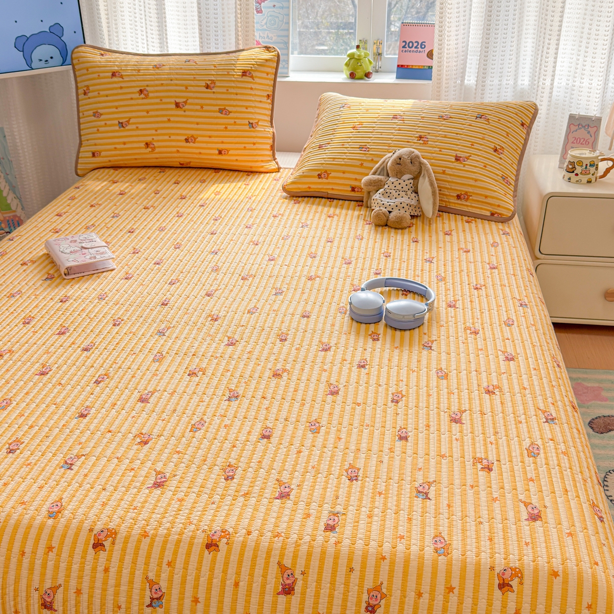 91家纺网 家纺一手货源 找家纺 雅萱家纺 2026新款双面全棉砂洗印花床盖三件套 魔法星人