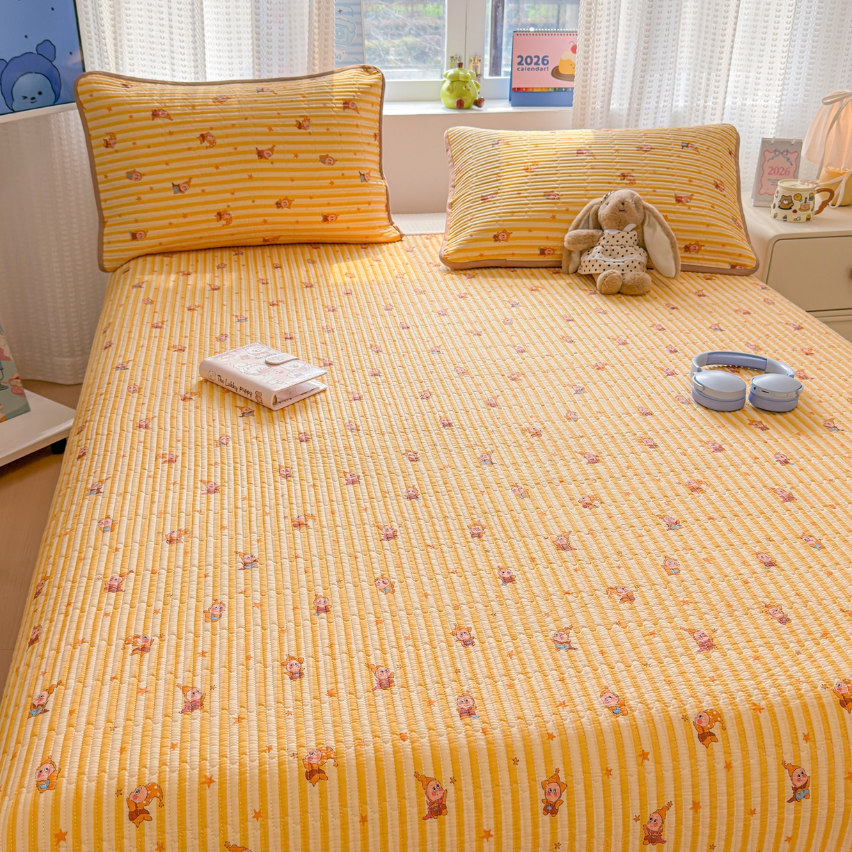 91家纺网 家纺一手货源 找家纺 雅萱家纺 2026新款双面全棉砂洗印花床盖三件套 魔法星人