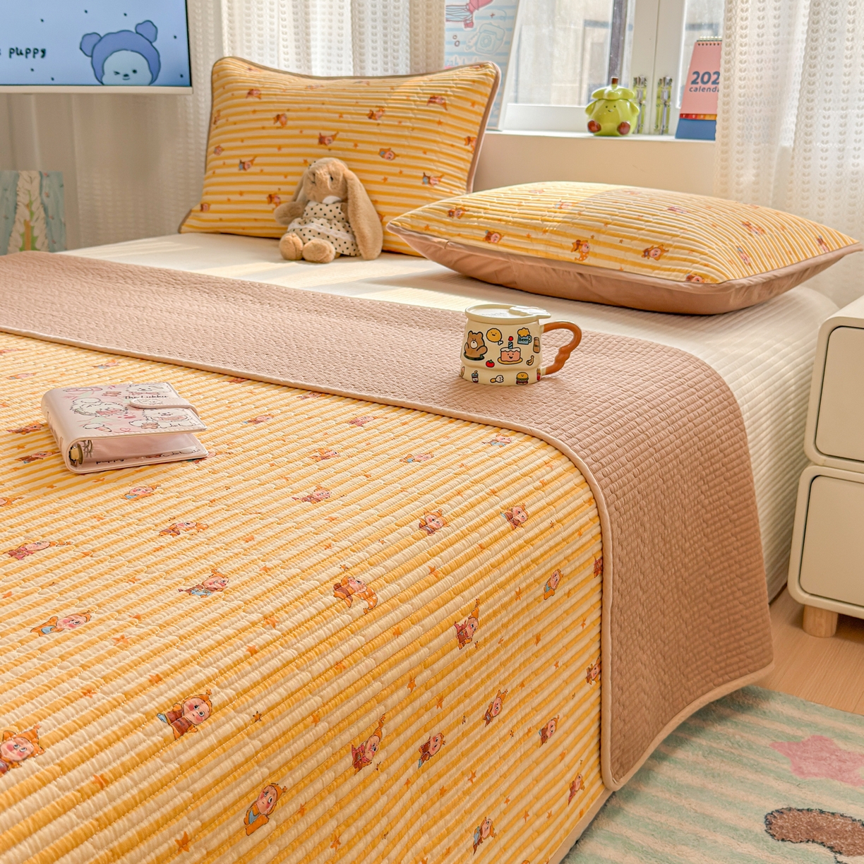 91家纺网 家纺一手货源 找家纺 雅萱家纺 2026新款双面全棉砂洗印花床盖三件套 魔法星人