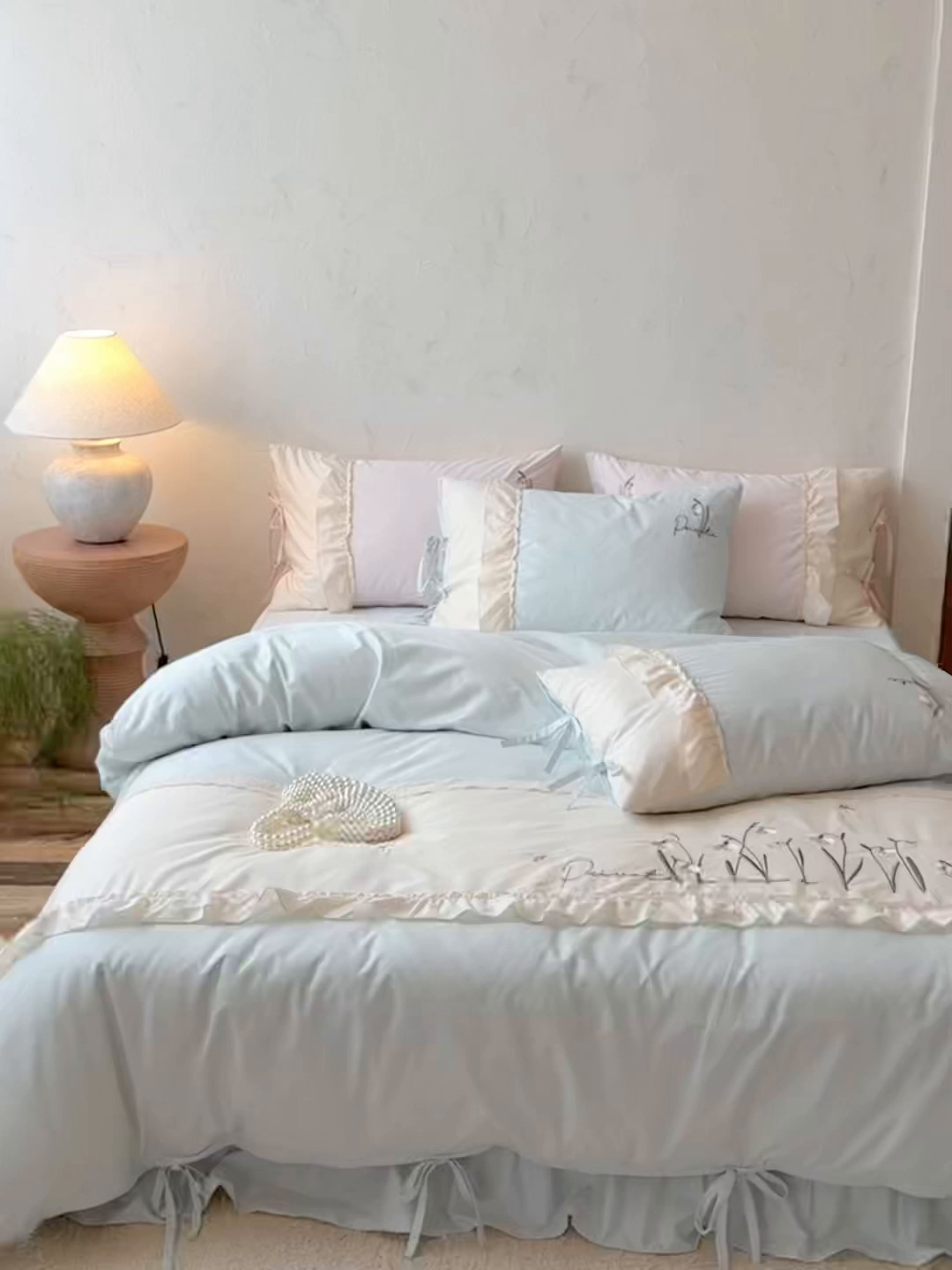 91家纺网 家纺一手货源 找家纺 艾唯希家纺 2026新款全棉纯棉公主风花边刺绣工艺四件套纯棉-安娜公主系列 安娜公主-蓝