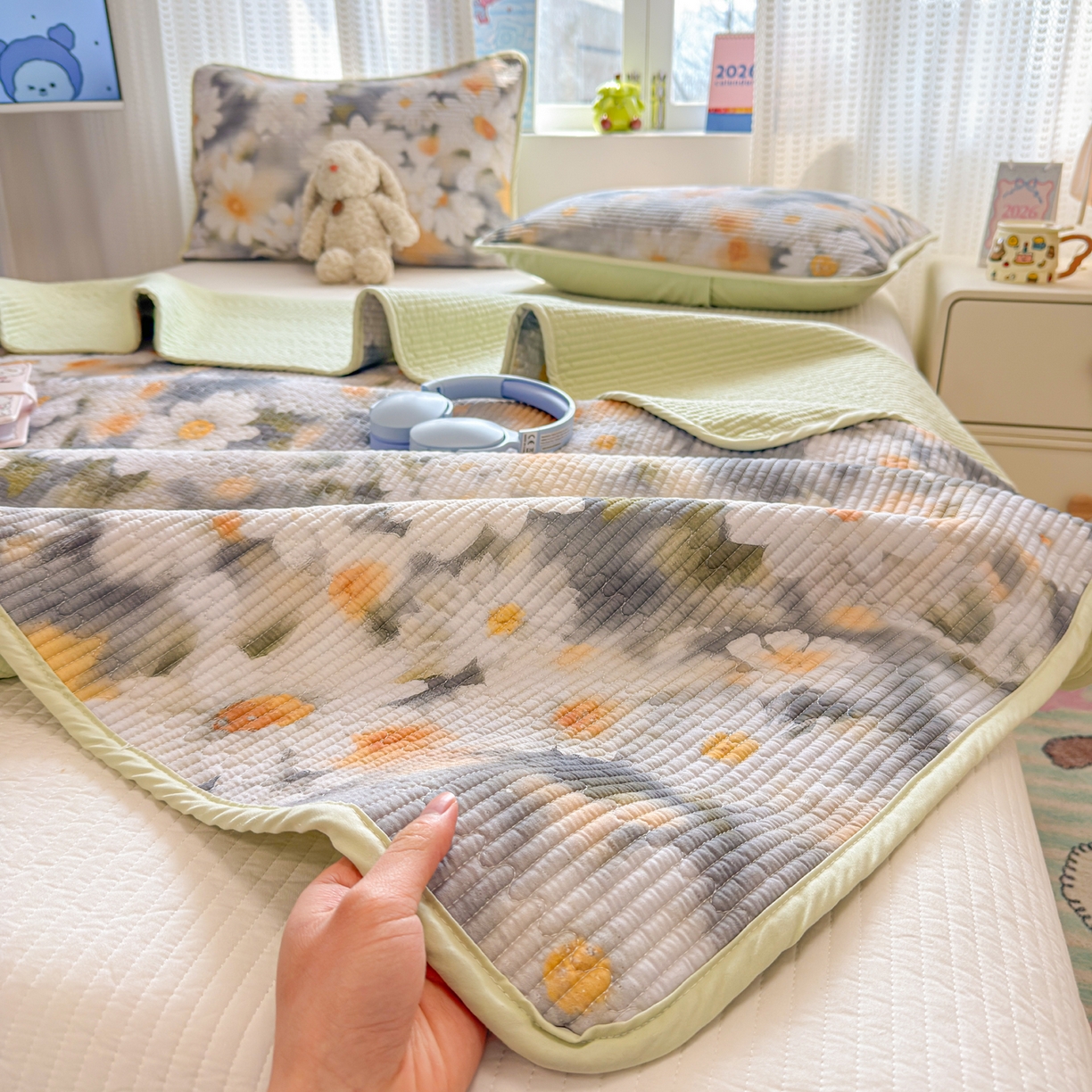 91家纺网 家纺一手货源 找家纺 雅萱家纺 2026新款双面全棉砂洗印花床盖三件套 墨染秋菊