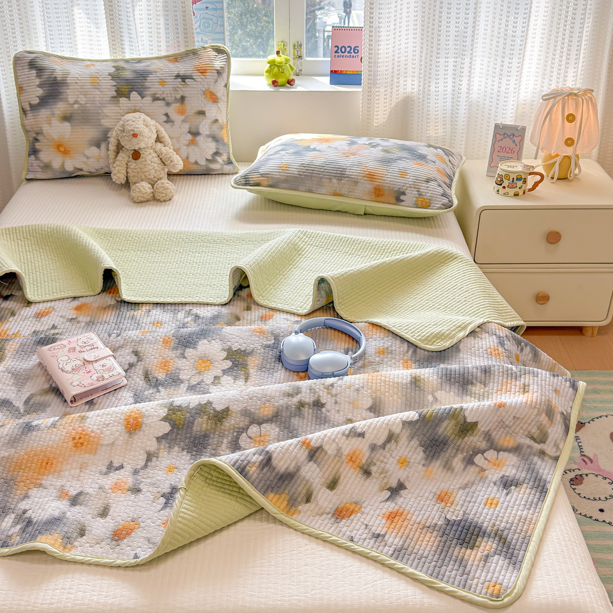 91家纺网 家纺一手货源 找家纺 雅萱家纺 2026新款双面全棉砂洗印花床盖三件套 墨染秋菊