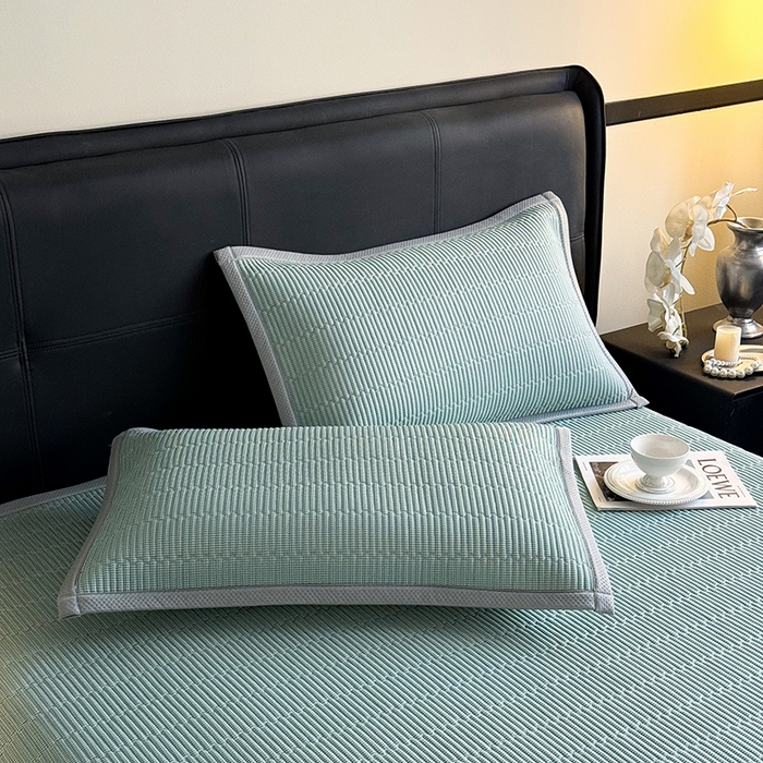 91家纺网 家纺一手货源 找家纺 （总）卡罗兰 2026新款碳光冰丝凉席双面可用冰丝凉席床盖单件  三件套