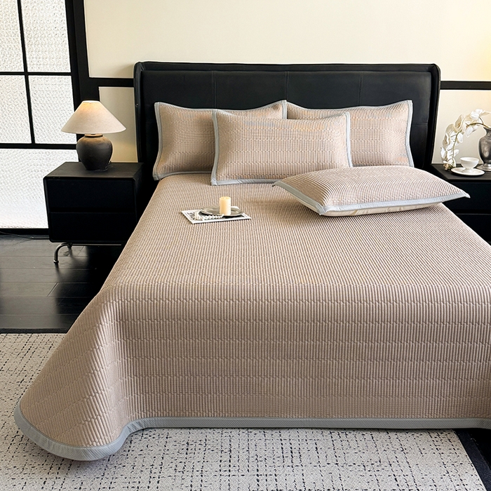 91家纺网 家纺一手货源 找家纺 卡罗兰 2026新款碳光冰丝凉席双面可用冰丝凉席床盖单件  三件套 子衿-浅咖