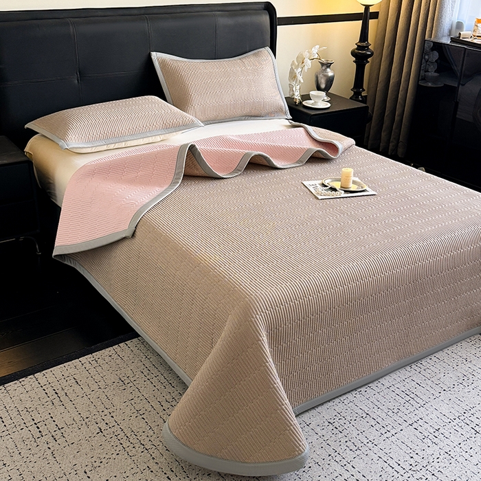 91家纺网 家纺一手货源 找家纺 卡罗兰 2026新款碳光冰丝凉席双面可用冰丝凉席床盖单件  三件套 子衿-浅咖