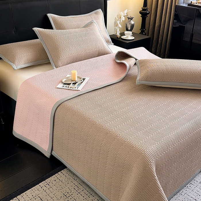 91家纺网 家纺一手货源 找家纺 卡罗兰 2026新款碳光冰丝凉席双面可用冰丝凉席床盖单件  三件套 子衿-浅咖