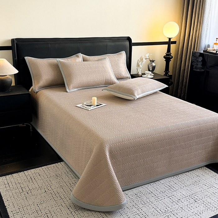 91家纺网 家纺一手货源 找家纺 卡罗兰 2026新款碳光冰丝凉席双面可用冰丝凉席床盖单件  三件套 子衿-浅咖