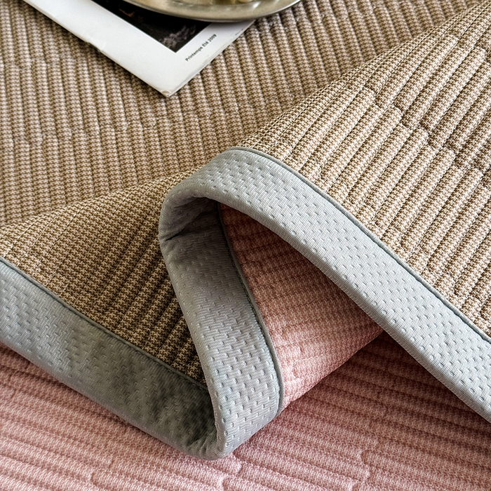 91家纺网 家纺一手货源 找家纺 卡罗兰 2026新款碳光冰丝凉席双面可用冰丝凉席床盖单件  三件套 子衿-浅咖