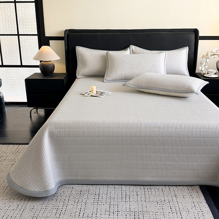 91家纺网 家纺一手货源 找家纺 卡罗兰 2026新款碳光冰丝凉席双面可用冰丝凉席床盖单件  三件套 子衿-浅灰