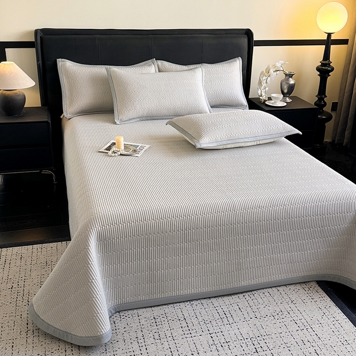 91家纺网 家纺一手货源 找家纺 卡罗兰 2026新款碳光冰丝凉席双面可用冰丝凉席床盖单件  三件套 子衿-浅灰