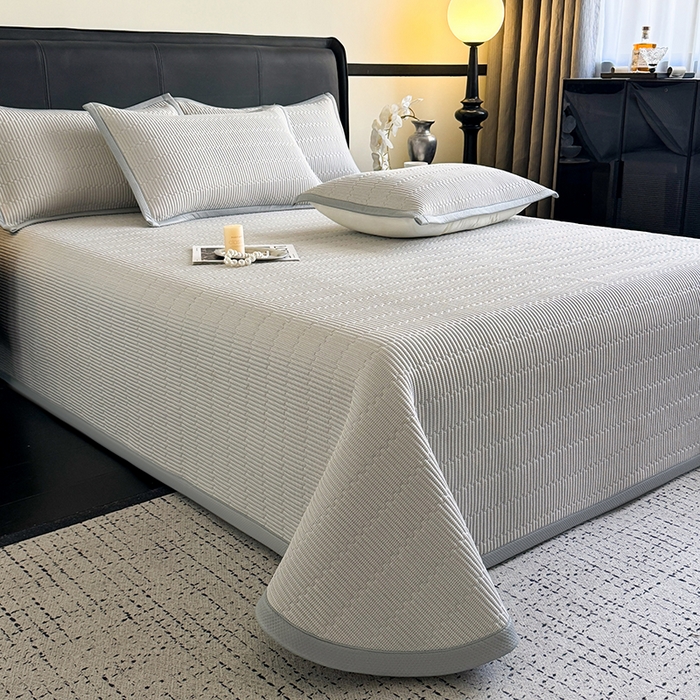 91家纺网 家纺一手货源 找家纺 卡罗兰 2026新款碳光冰丝凉席双面可用冰丝凉席床盖单件  三件套 子衿-浅灰