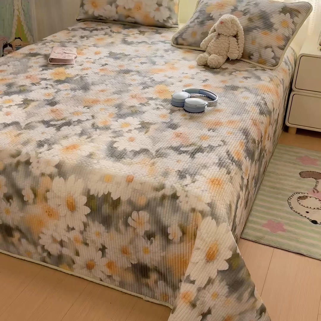 91家纺网 家纺一手货源 找家纺 雅萱家纺 2026新款双面全棉砂洗印花床盖三件套 墨染秋菊