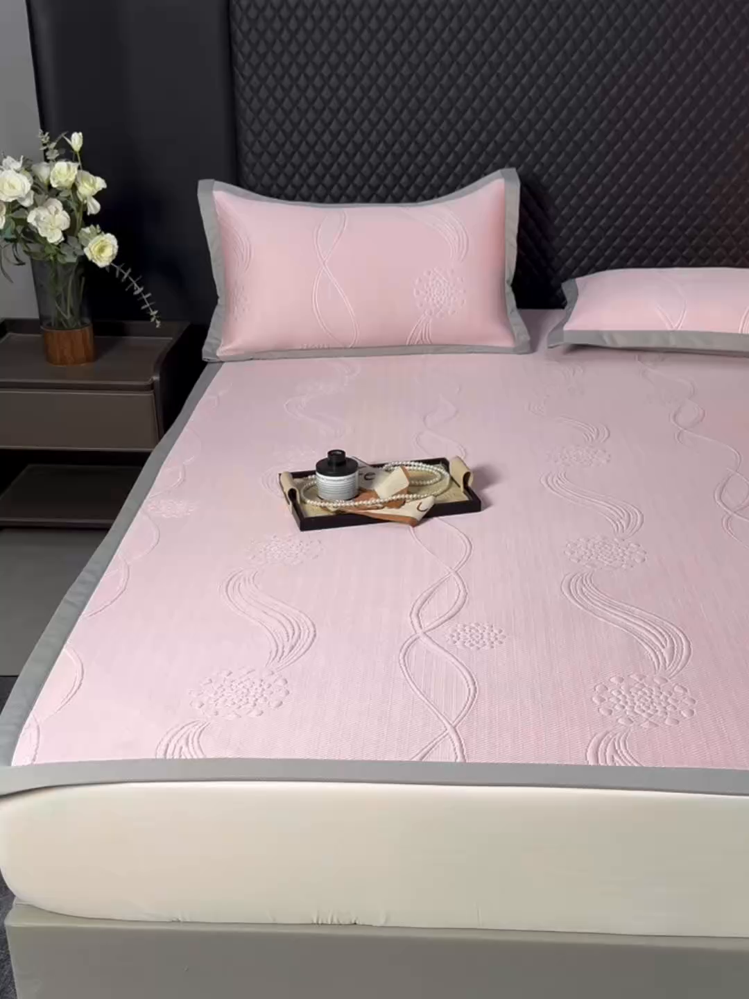 91家纺网 家纺一手货源 找家纺 （总）库里梦家纺 2026新款轻奢高克重复合PE高分子凉席床笠三件套-芳菲