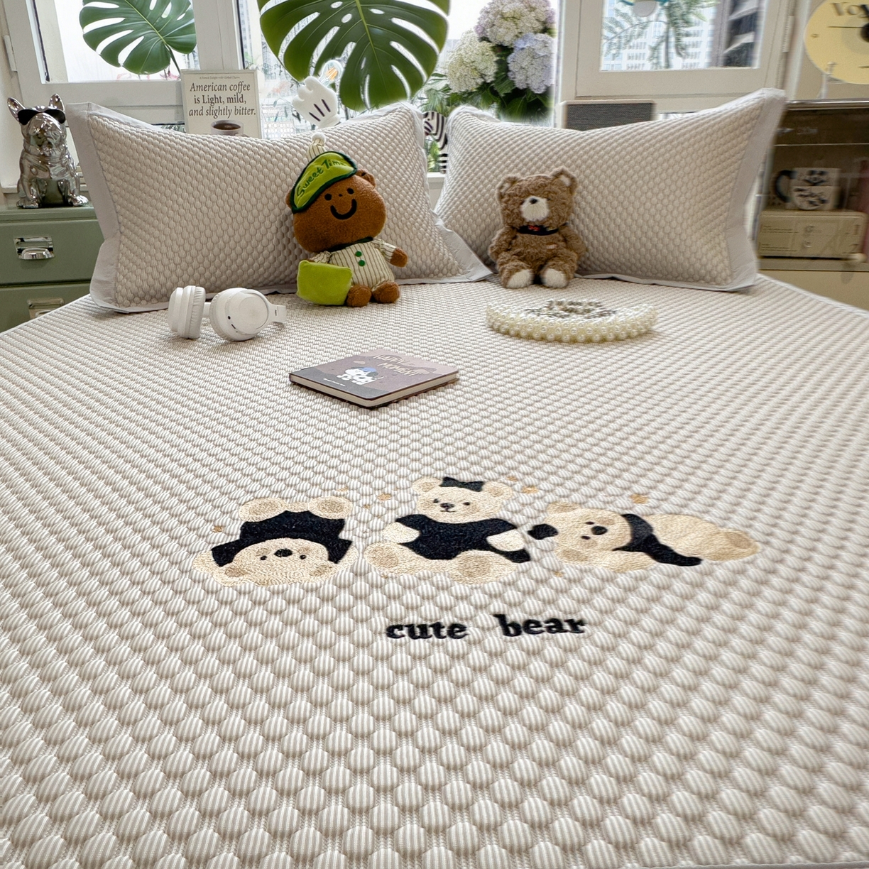 91家纺网 家纺一手货源 找家纺 孩子王家纺 2026新款A类卡通3D冰豆豆凉席三件套凉感值过0.21夏天刺绣冰丝席可机洗儿童 冰川咖-床席款