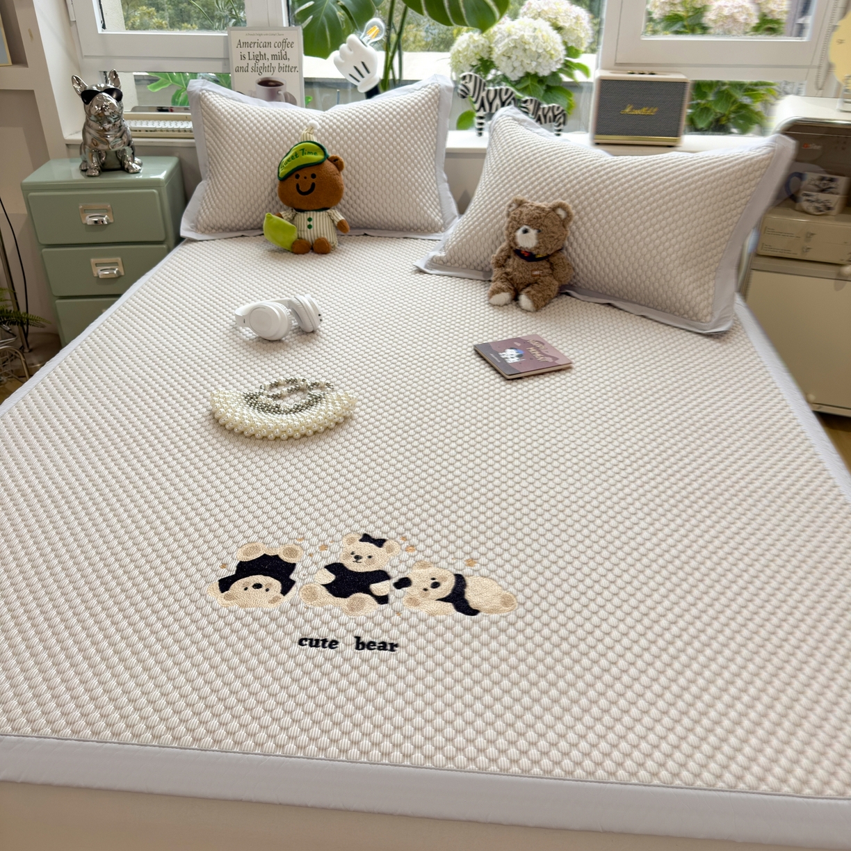 91家纺网 家纺一手货源 找家纺 孩子王家纺 2026新款A类卡通3D冰豆豆凉席三件套凉感值过0.21夏天刺绣冰丝席可机洗儿童 冰川咖-床席款