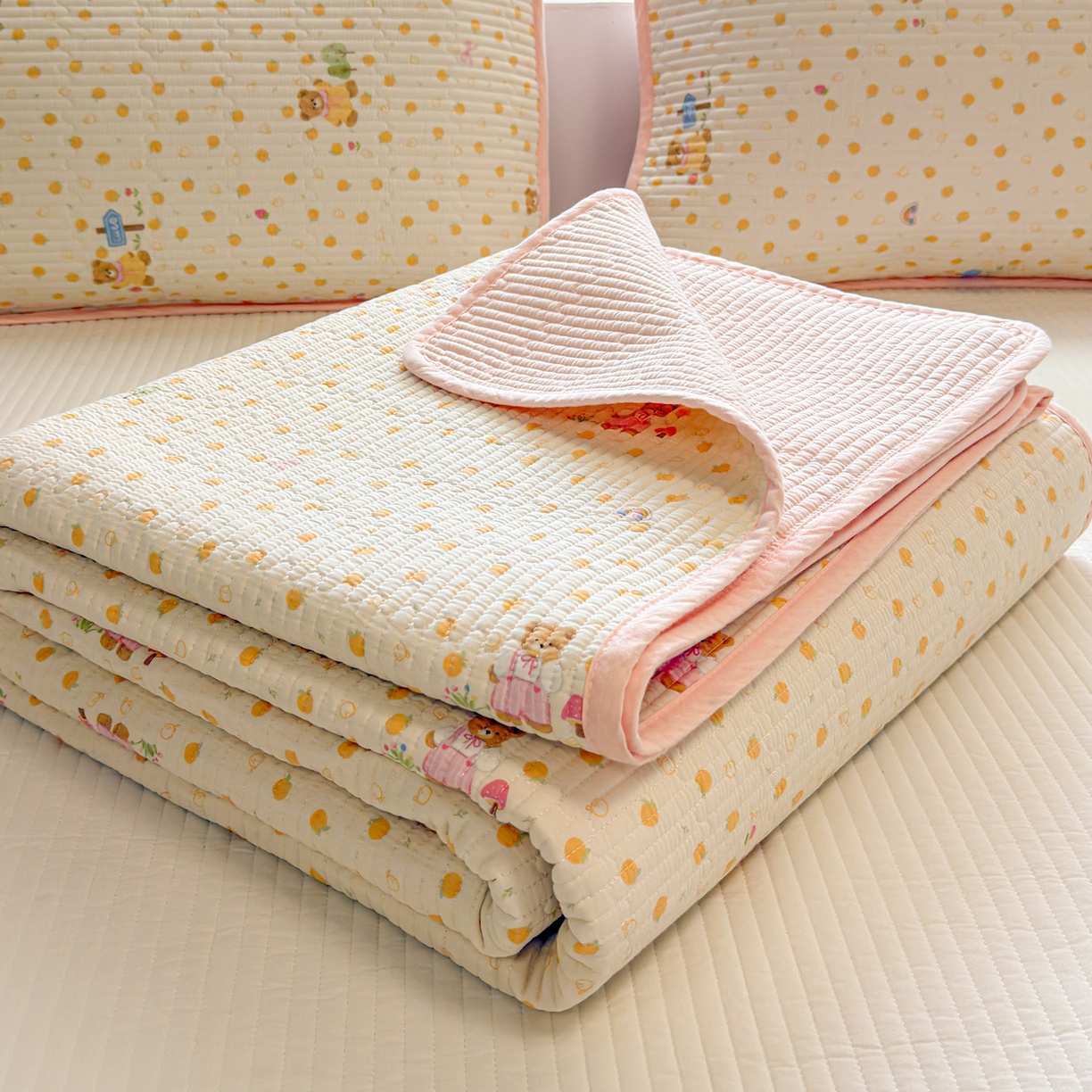 91家纺网 家纺一手货源 找家纺 雅萱家纺 2026新款双面全棉砂洗印花床盖三件套 甜桔