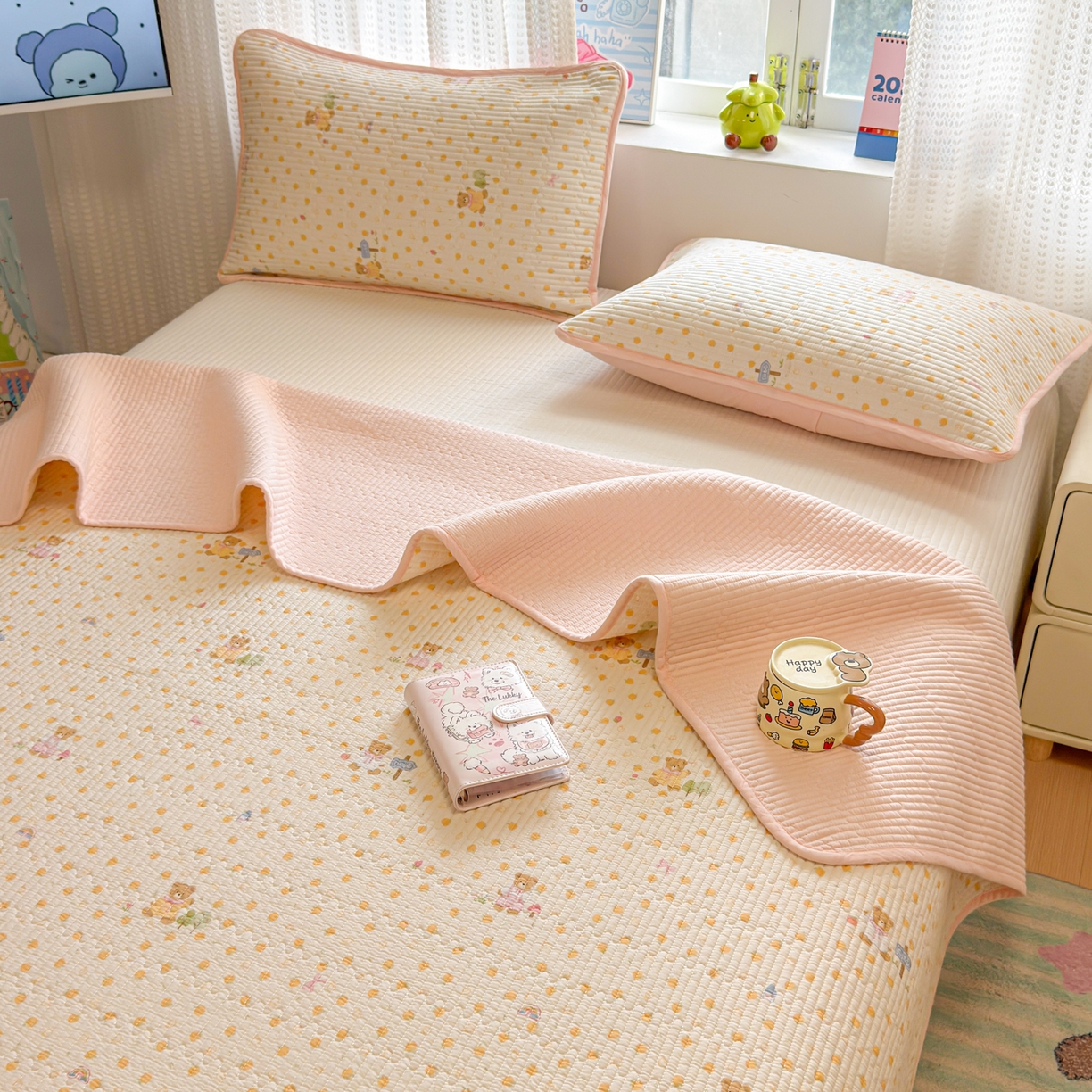 91家纺网 家纺一手货源 找家纺 雅萱家纺 2026新款双面全棉砂洗印花床盖三件套 甜桔