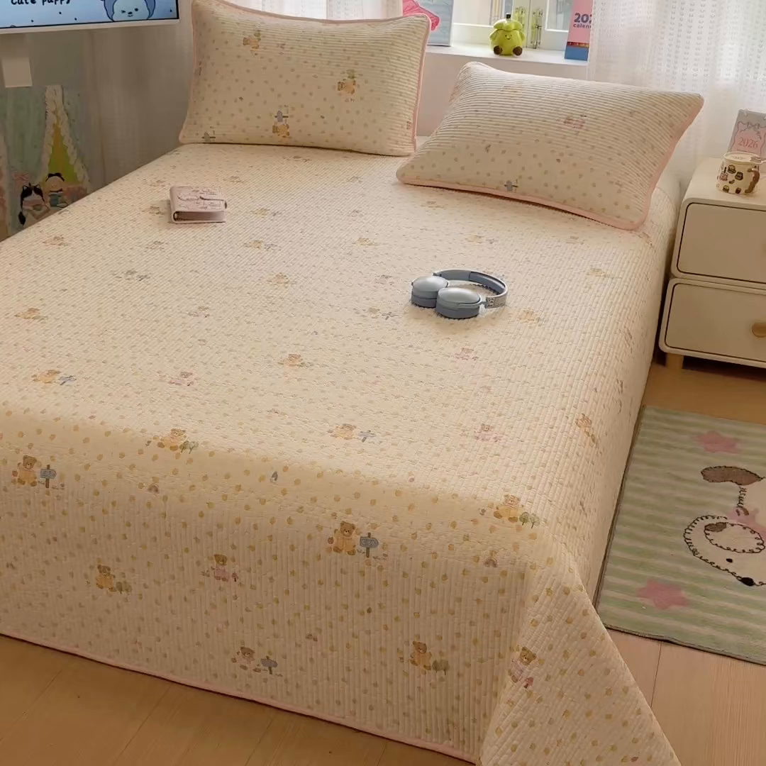 91家纺网 家纺一手货源 找家纺 雅萱家纺 2026新款双面全棉砂洗印花床盖三件套 甜桔