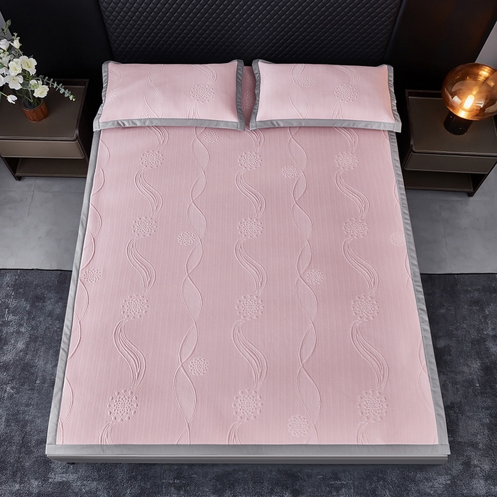 91家纺网 家纺一手货源 找家纺 库里梦家纺 2026新款轻奢高克重复合PE高分子凉席床笠三件套-芳菲 芳菲-粉色床席款