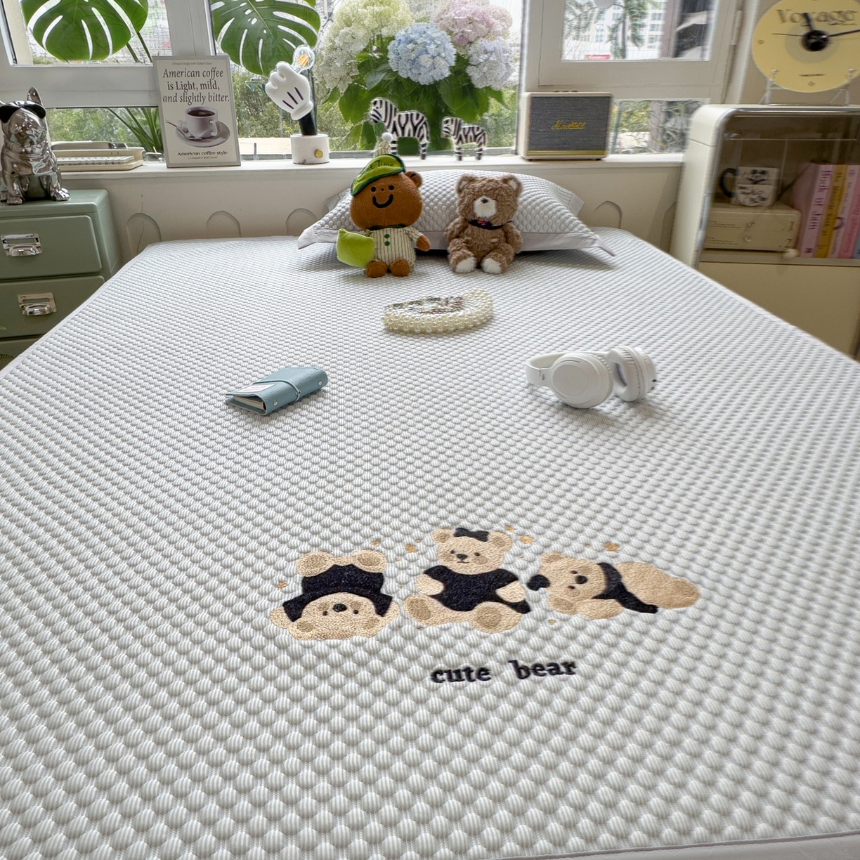 91家纺网 家纺一手货源 找家纺 孩子王家纺 2026新款A类卡通3D冰豆豆凉席三件套凉感值过0.21夏天刺绣冰丝席可机洗儿童 冰川蓝-床席款