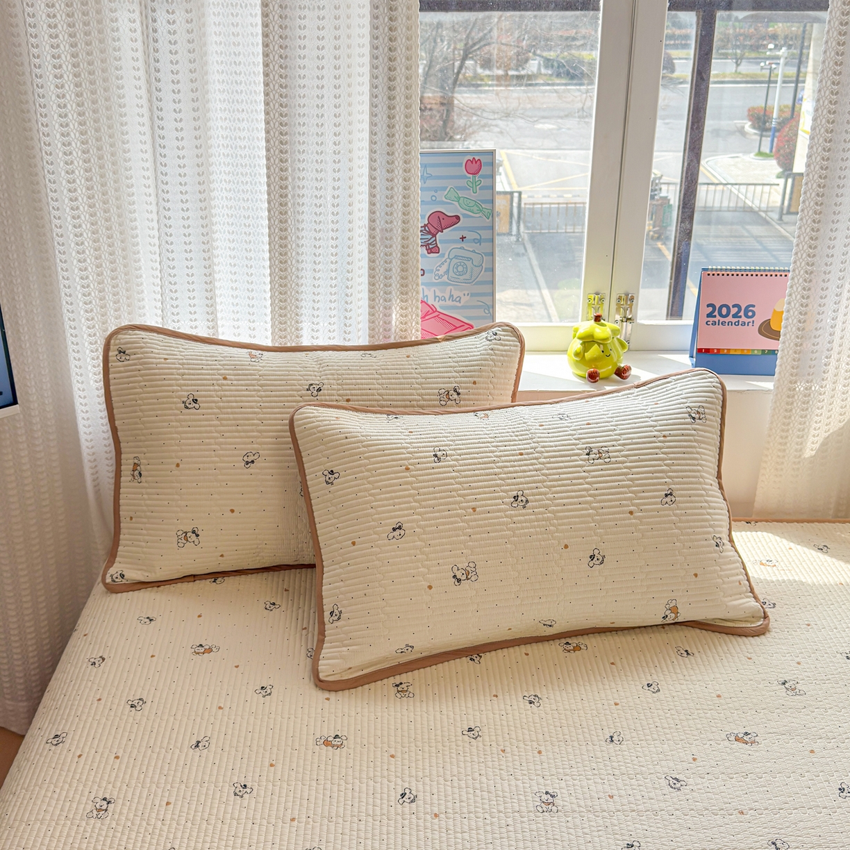 91家纺网 家纺一手货源 找家纺 雅萱家纺 2026新款双面全棉砂洗印花床盖三件套 小狗点点