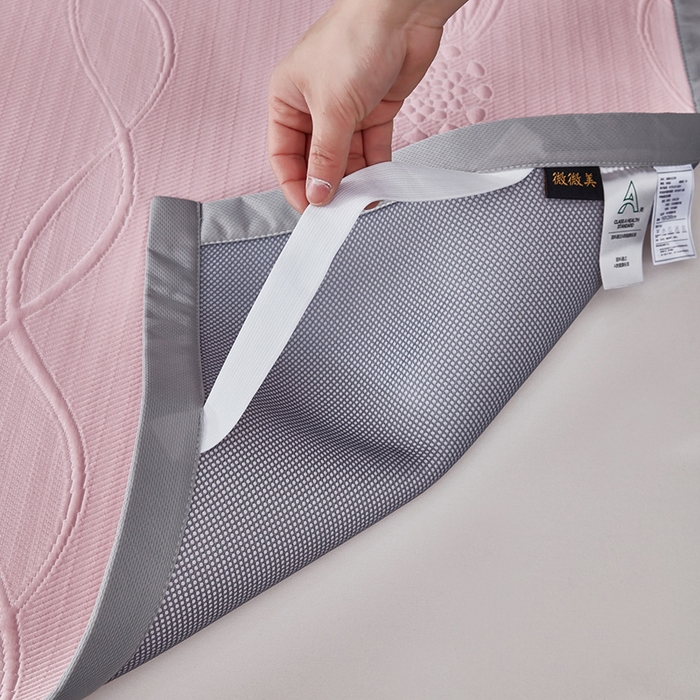 91家纺网 家纺一手货源 找家纺 库里梦家纺 2026新款轻奢高克重复合PE高分子凉席床笠三件套-芳菲 芳菲-粉色床席款