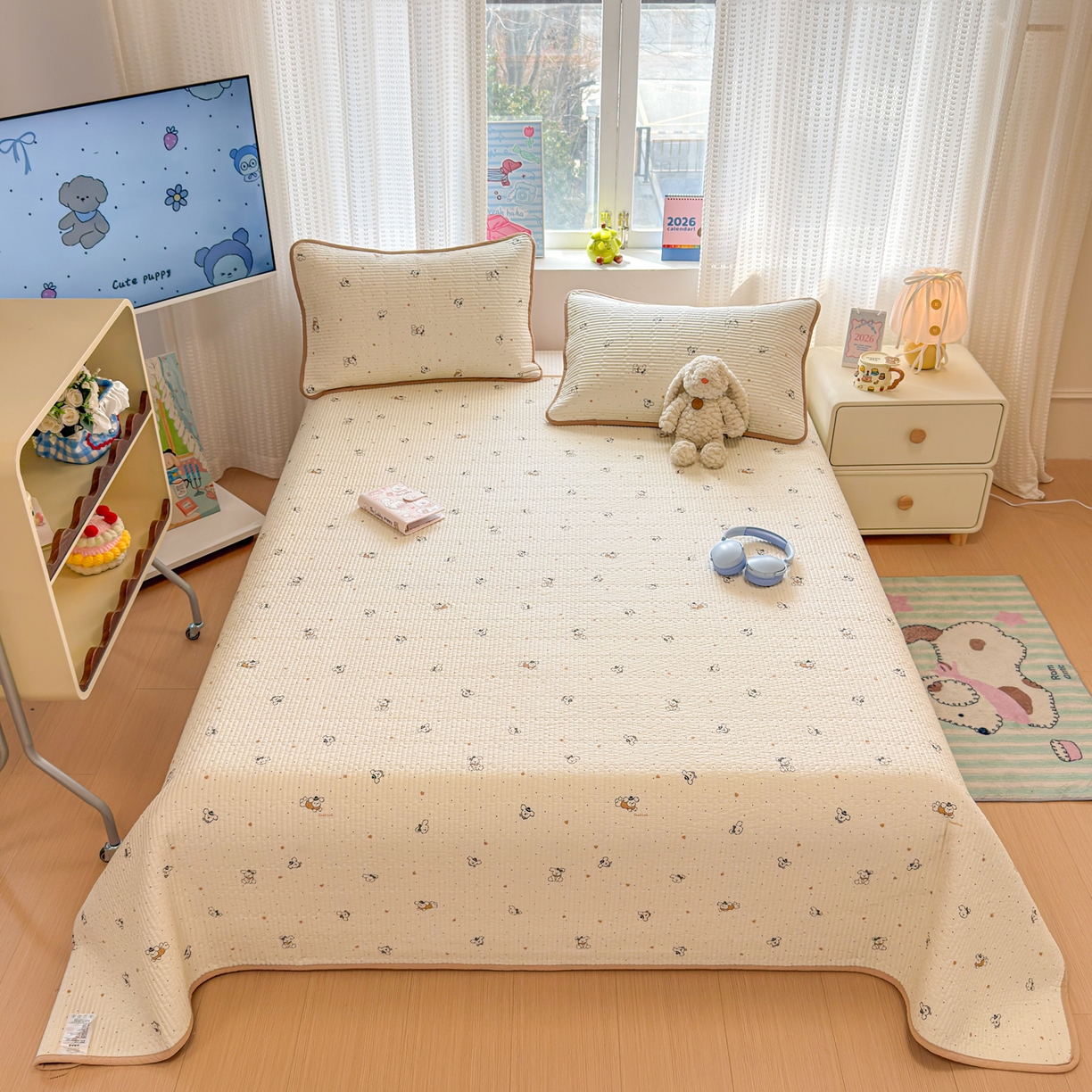 91家纺网 家纺一手货源 找家纺 雅萱家纺 2026新款双面全棉砂洗印花床盖三件套 小狗点点