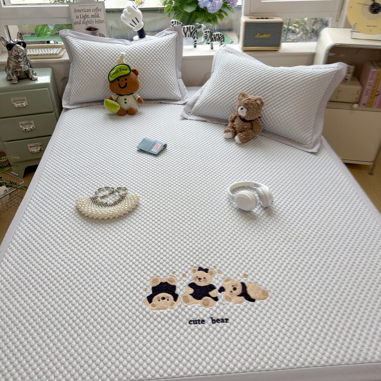 91家纺网 家纺一手货源 找家纺 孩子王家纺 2026新款A类卡通3D冰豆豆凉席三件套凉感值过0.21夏天刺绣冰丝席可机洗儿童 冰川蓝-床席款